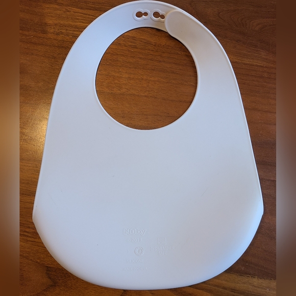 Nuby silicone bibs - Picture 7 of 9